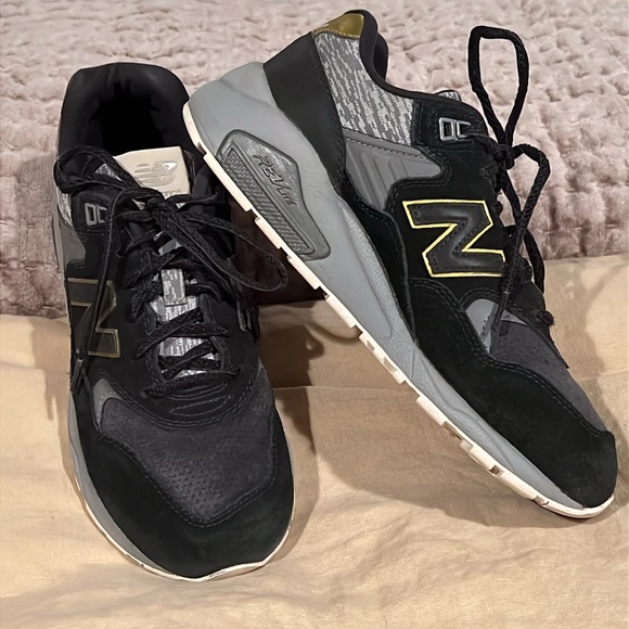 New Balance Women's 580 Molten Metal Sneakers Shoes WRT580JA - Picture 2 of 9